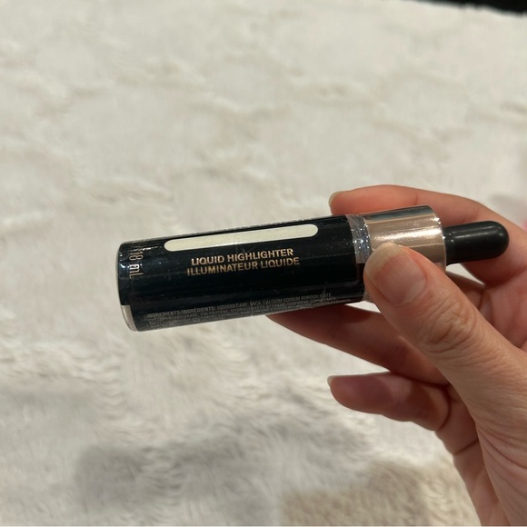 Revolution Skincare Highlighter Duo in Unicorn Elixir and Mermaid Scales - Picture 5 of 9